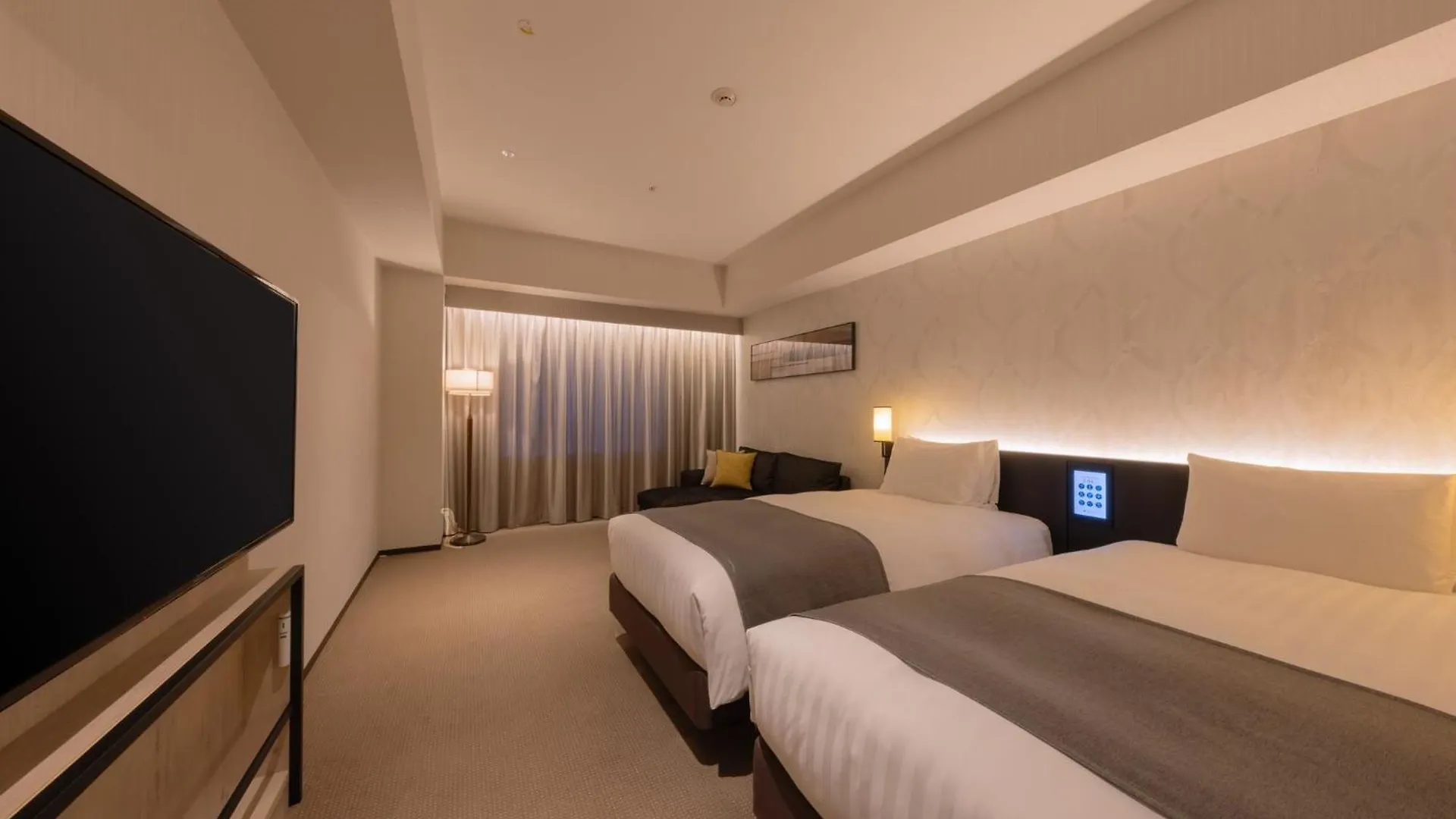 Liber Hotel Osaka 4*,  Giappone